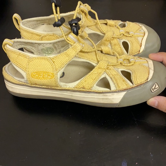 Keen sandals with adjustable pullers - Picture 3 of 12